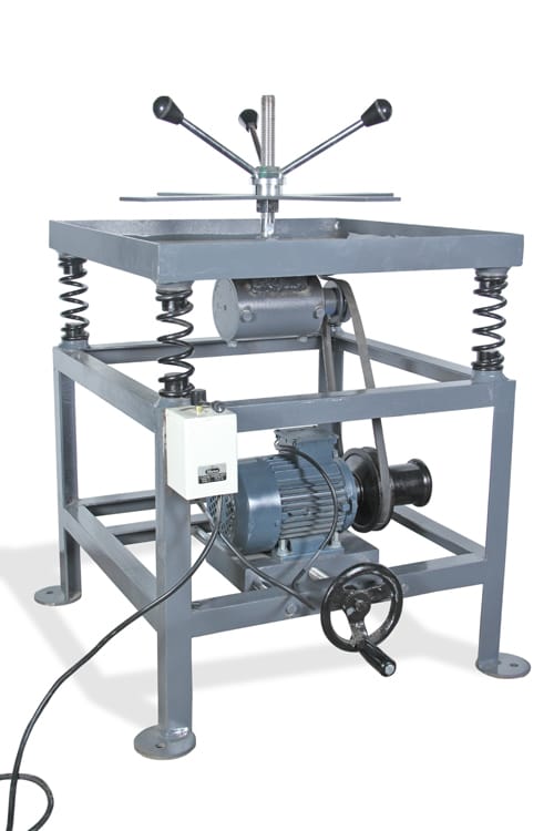 Cube mould vibrating machine